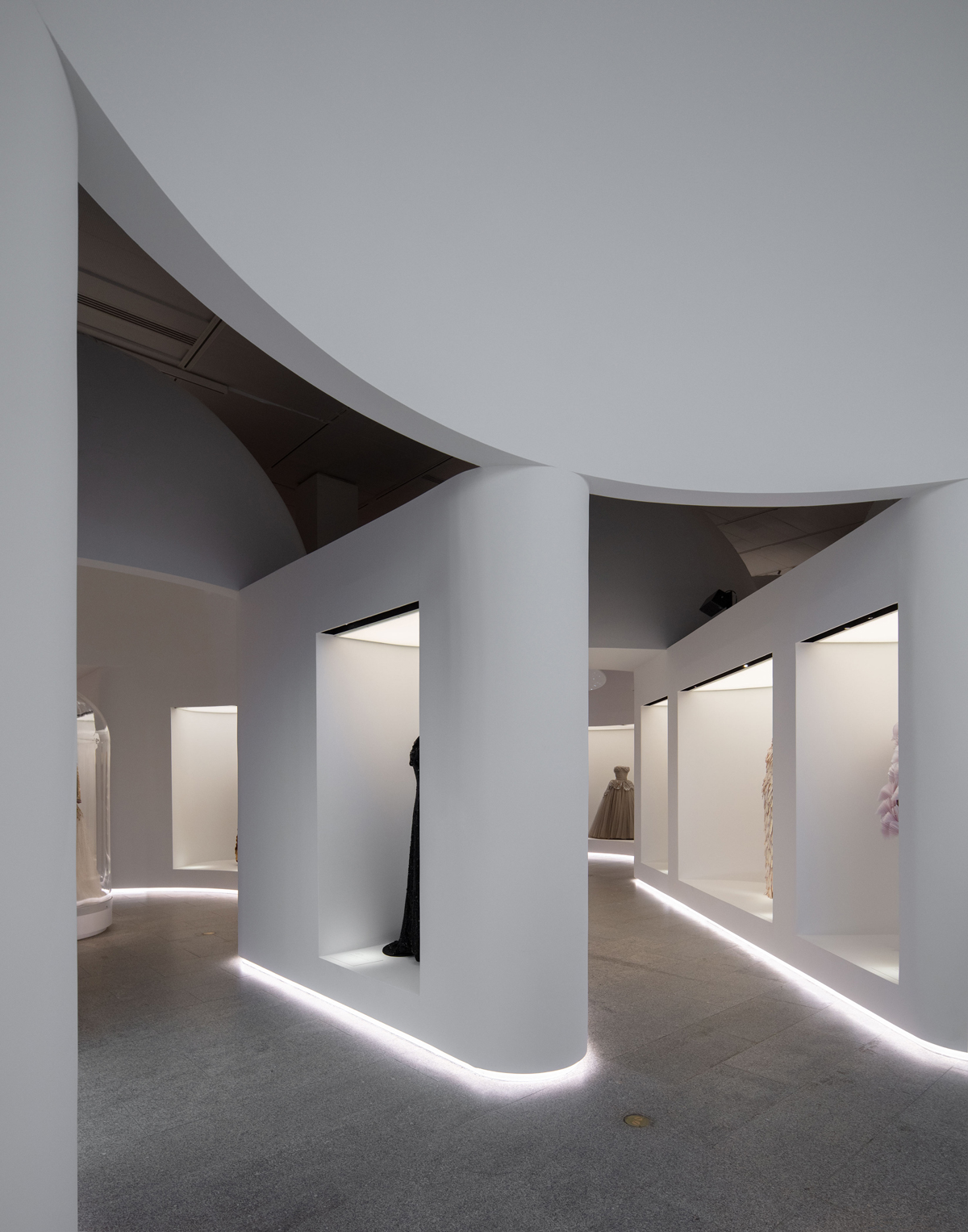 SLEEPING BEAUTIES: REAWAKENING FASHION - NEW YORK CITY, NEW YORK